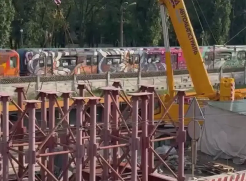 Реконструкція шляхопроводу біля метро “Дарниця”: роботи наближаються до фінішу