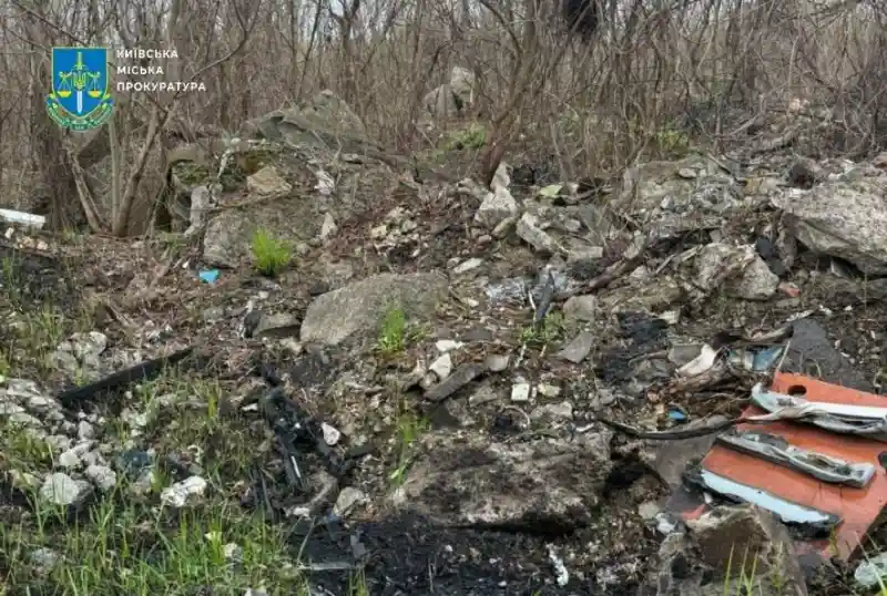 Прокуратура вимагає через суд ліквідувати сміттєзвалище біля озера Алмазне на Троєщині